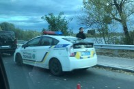 У Луцьку біля мосту, внаслідок зіткнення двох автівок, утворився затор