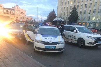 У Луцьку, поблизу вокзалу, затримали неадекватного чоловіка з наркотиками