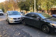 У центрі Луцька п'яний водій протаранив легковик, а сам прикинувся пасажиром (фото)