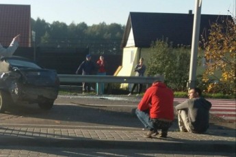 Неподалік Луцька зіткнулись три автівки, постраждала маленька дитина (фото)