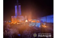 Згоріли живцем: автівка на швидкості протаранила бетонну стелу