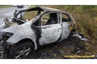 Чоловік, якого дістали з палаючого авто неподалік Луцька, у вкрай важкому стані