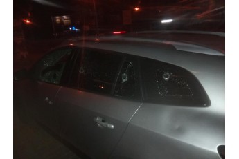 У Луцьку вночі невідомі обстріляли припарковане авто (фото)