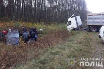 Головні новини Волині 26 жовтня: на Волині вантажівка протаранила легковик, є загиблі; до обласного центру Волині хочуть приєднати приміські громади