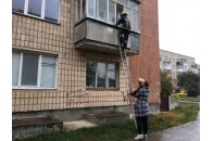 У Луцьку із зачиненої квартири рятували півторарічну дитину