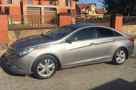 У колишньої дружини волинського нардепа викрали автомобіль