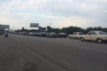 На волинській та інших західних митницях утворилися величезні черги з автівок