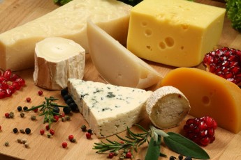 Не такий вже й корисний: вчені розповіли про смертельну небезпеку твердого сиру