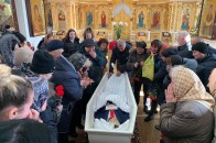 Ридають над труною дитини: сотні людей прощаються із 14-річним хлопцем, якого жорстоко вбили (фото,відео)