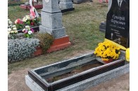 Чоловіка, який на Волині крав могильні плити з кладовища, не взяли під варту