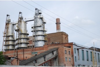 Гнідавський цукровий завод зливає відходи в одну із річок міста (фото)