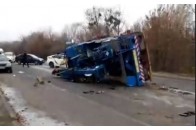 У Луцьку вантажівка зіштовхнулась з іншою вантажівкою, є загиблі (відео)
