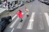 У Польщі українець на величезній швидкості ледве не збив дітей на пішохідному переході (відео)