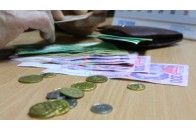 В Україні зупинили виплату лікарняних та допомоги при народженні