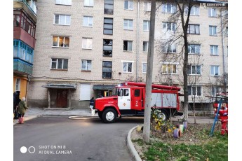 У житловому будинку Луцька виникла пожежа, є потерпілі (фото, відео)