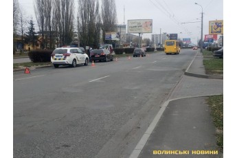 У Луцьку біля ринку зіткнулися дві автівки (фото)