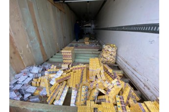 На Волині у вантажівці іноземця виявили контрабандні цигарки на півмільйона гривень