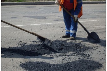 В Україні припинять ямковий ремонт доріг