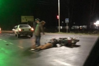 У місті на Волині легковик збив мотоцикліста (фото)