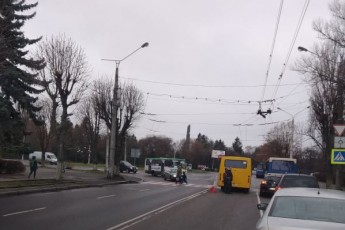У Луцьку маршрутка з пасажирами потрапила у аварію (фото)