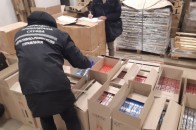 Величезну партію контрабанди з Волині знайшли на складі компанії у Харкові (фото)