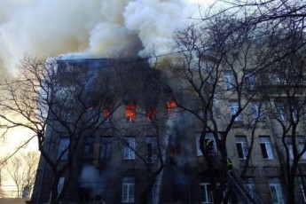 Одна жінка загинула, а четверо не виходять на зв'язок: повідомили нові деталі жахливої пожежі в Одесі
