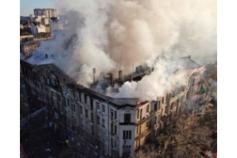 Пожежа в коледжі Одеси: з’явилося відео 18+, як люди падають з вікон