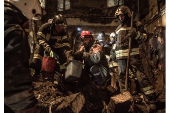 Під завалами згорілого одеського коледжу знайшли тіла ще двох загиблих (фото, відео)