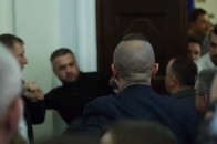 У Верховній Раді активісти відгамселили нардепа від 