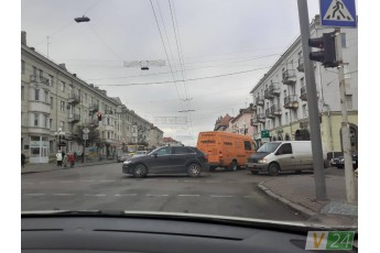 У центрі Луцька затор через зіткнення автомобілів (фото)