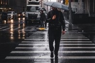 Українські водії б'ють на сполох: пішоходів не видно в темряві ночі