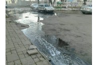 Лучанин залив вулицю каналізаційними відходами (фото)