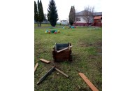 На Волині вандали розтрощили сільський дитячий майданчик