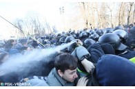 Сутички та протести: що відбувається під Радою (фото, відео)