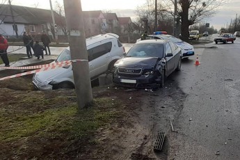 У Луцьку жінка спричинила подвійну аварію, в якій постраждало 6 осіб (фото)