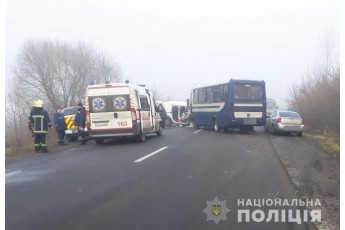 Постраждала дитина та ще двоє дорослих: повідомили деталі жахливої аварії на Волині за участі рейсового автобуса (фото)