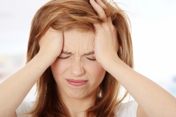 Чому болить голова в потилиці та інших точках: причини і поради