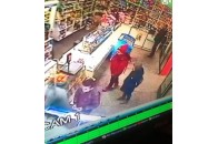 Школярі з магазину вкрали скриньку з благодійними коштами