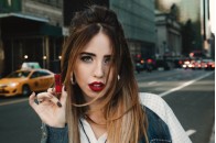 Здивувала шанувальників: Надя Дорофєєва у прозорій сукні засвітила зайве (фото)