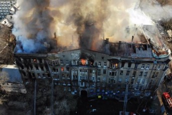 Ідентифікували тіла усіх загиблих у страшній пожежі в коледжі в Одесі (відео)