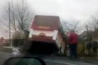 На Волині сталася страшна аварія за участі рейсового автобуса та мікроавтобуса, є постраждалі (відео)