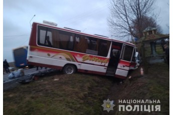 Повідомили деталі аварії за участі пасажирського автобуса на Волині (фото)