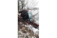 У селі на Волині − ДТП, автівка стала брухтом (фото)