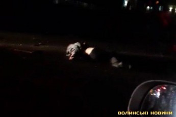 Головні новини Волині 30 грудня: у Луцьку авто на смерть збило людину; шумахер влаштував ДТП, у якій авто вилетіло на тротуар