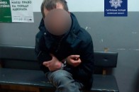 У Луцьку неадекват стрибав по припаркових автомобілях (фото)