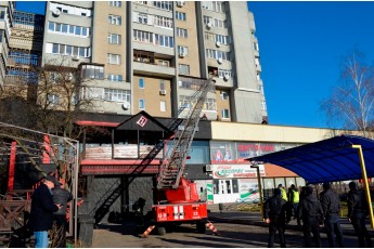 Повідомили деталі пожежі у багатоповерхівці Луцька (фото)