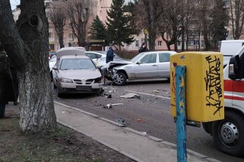 Головні новини Волині 4 січня: викрали елітний позашляховик; на Перемоги – ДТП, є постраждалі