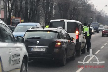 У Луцьку на проспекті зіткнулись три автомобіля (фото)