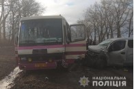 Пасажирський автобус, який їхав до Луцька потрапив в аварію на Тернопільщині, є постраждалі (фото)