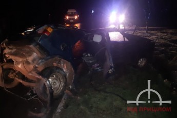 У Луцькому районі − ДТП: автівку від удару розірвало навпіл (фото)